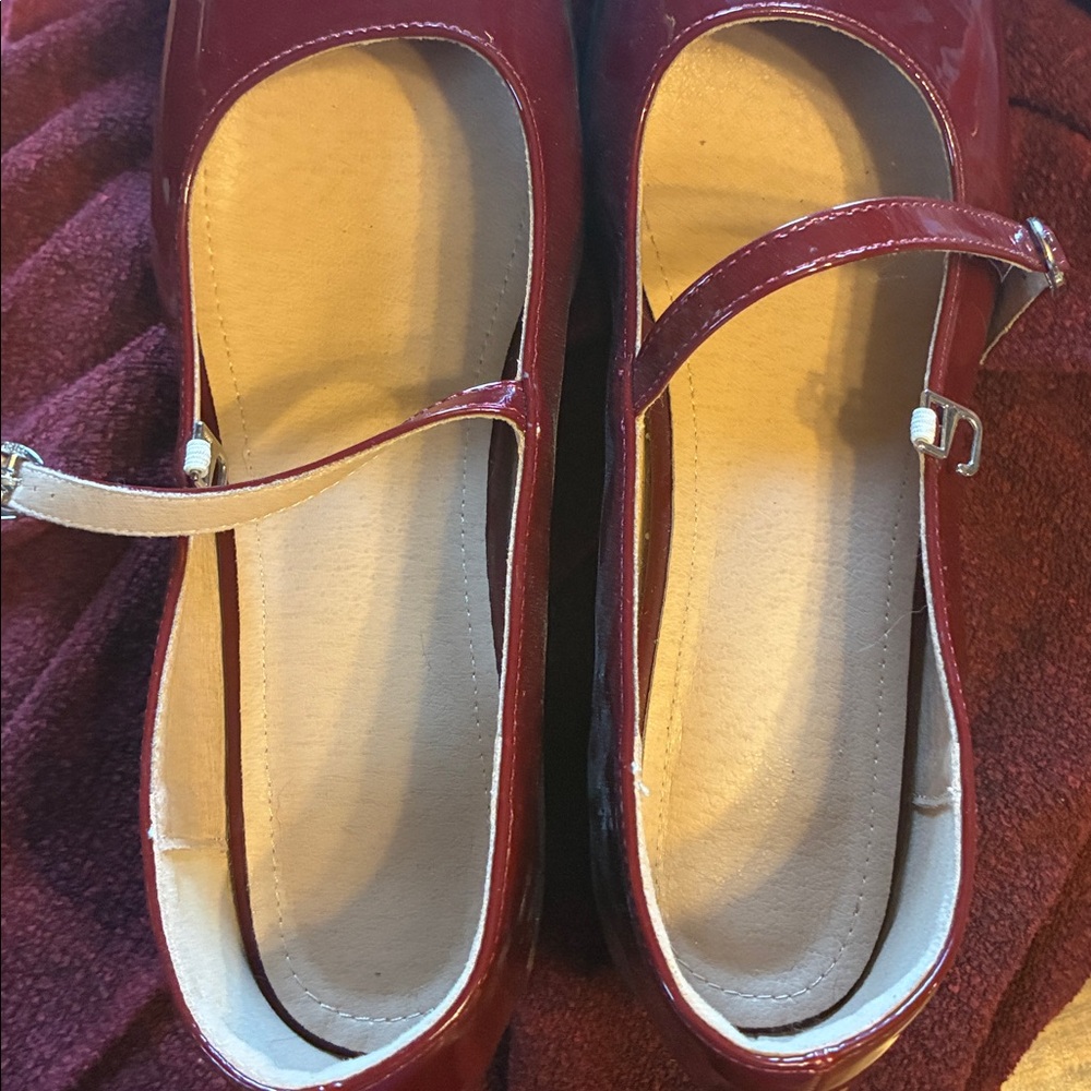 Elegant Red Mary Jane Heels - Picture 3 of 4